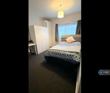 1 bedroom in a house share to rent - Photo 2