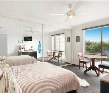 One Room Available! Located in prime position for students of Deakin. - Photo 3