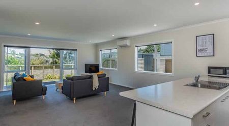 Modern & Sunny Townhouse - Photo 5