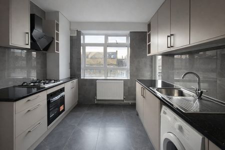 3 Bed Flat, St. Peters House, SE17 - Photo 3