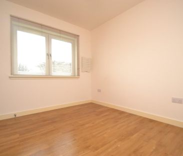 2 bedroom ground floor flat to rent - Photo 4