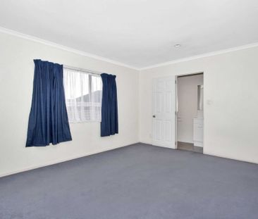 3 Double Bedroom Property in Great Location&excl; - Photo 1