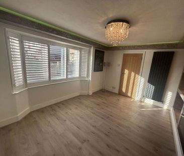 4 bedroom semi-detached house to rent - Photo 3