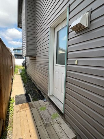 2 Bedroom Lower Unit in Evergreen - Photo 4