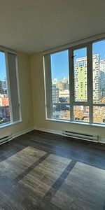 Beautiful One Bed & Den High Rise Apartment in Downtown Vancouver - Photo 3