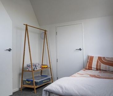 Charming Home in Ngaio! - Photo 3