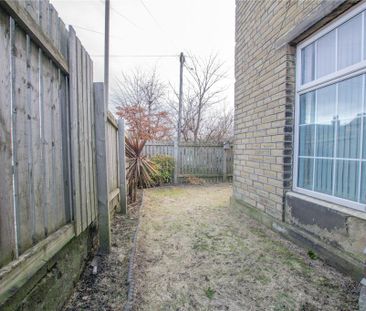 2 bedroom end of terrace house to rent - Photo 6