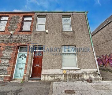 5 bedroom end of terrace house to rent - Photo 2