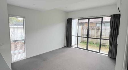 2 Bedroom Townhouse + Spacious Rumpus Room - Photo 4