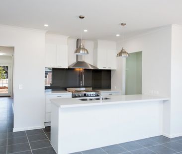 FAMILY HOME! - Photo 3