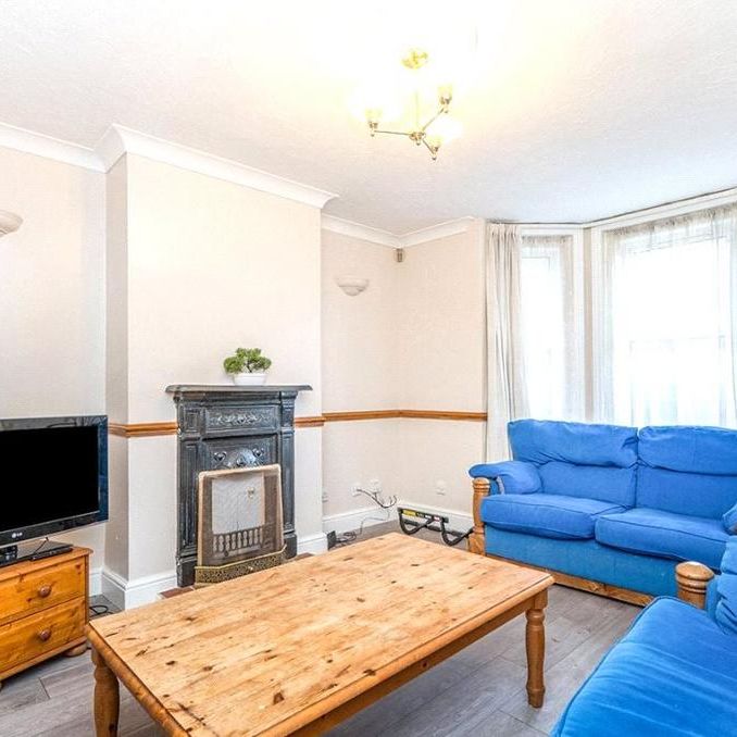 5 bedroom detached house to rent - Photo 1