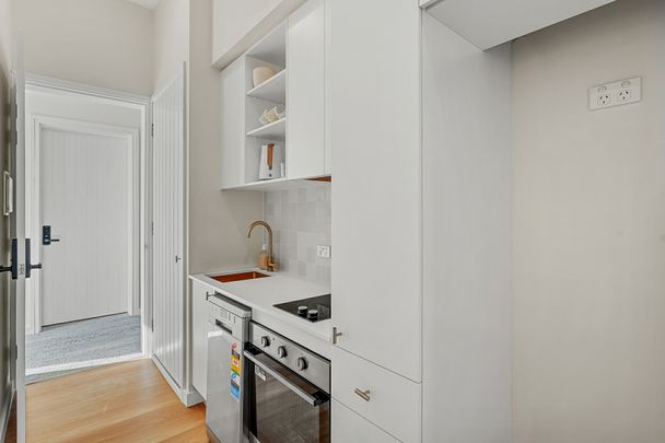 Sleek & Low-Maintenance Living- Utilities Included - Photo 1