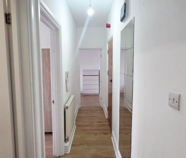 2 bedroom Flat To Let - Photo 4