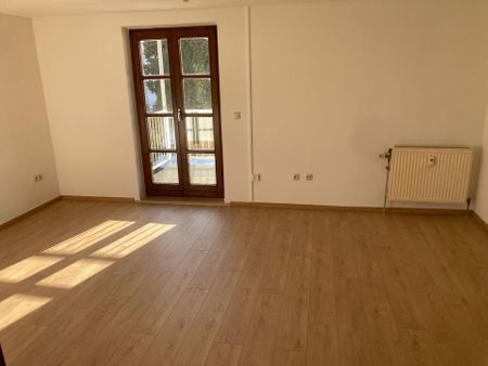 NEU! Frisch renoviert! Erdgeschoss 3-Zimmer-Wohnung. Nur langfristig. - Photo 2