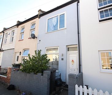 2 bedroom Terraced House to let - Photo 5