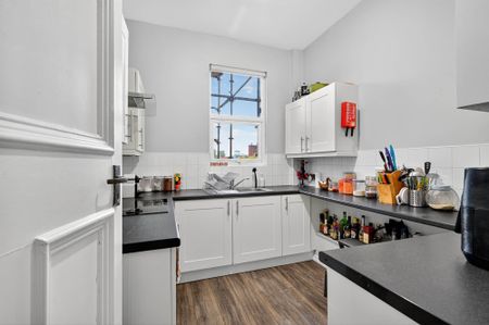 Apt 4 52 Myrtlefield Park, BELFAST, BT9 6NF - Photo 4