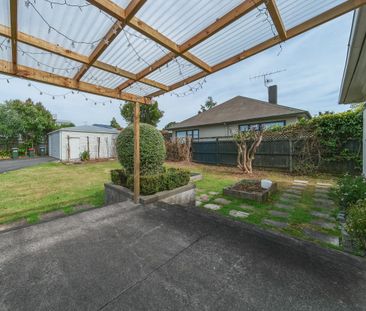 Classic Cottage - 2 Bedroom + Study - Photo 1