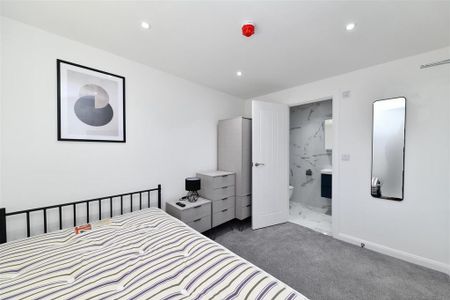 1 bedroom in a house share to rent - Photo 3