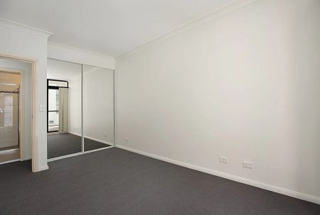 Stylish Urban Living in the Heart of Pyrmont - Photo 3