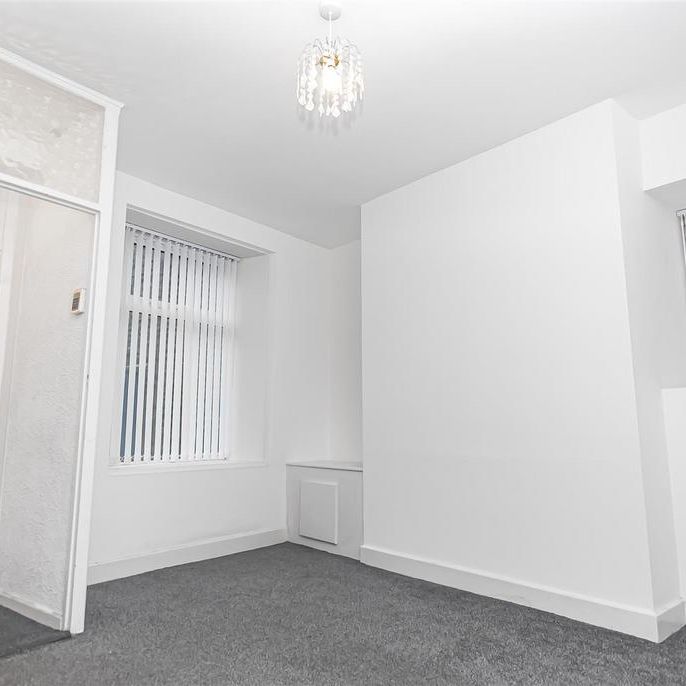 2 bedroom end of terrace house to rent - Photo 1