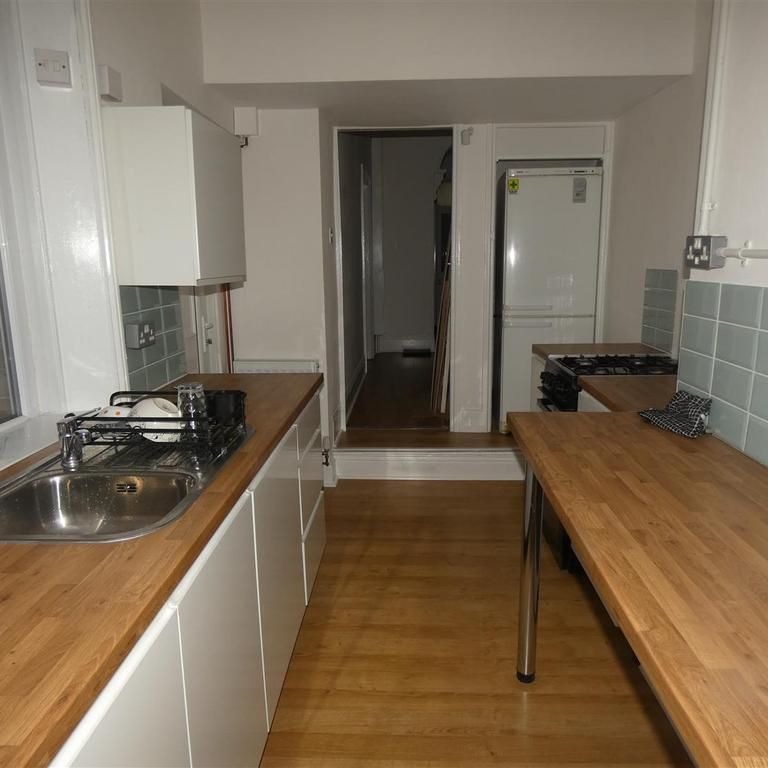 2 bedroom terraced house to rent - Photo 1