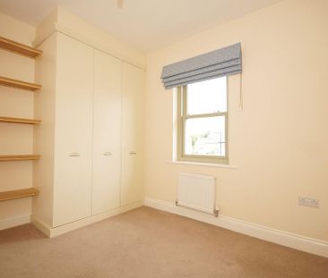 4 bedroom semi-detached house to rent - Photo 4