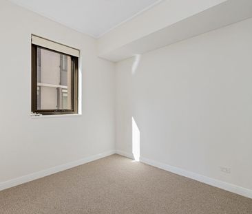 WELL PRESENTED 2 BED APARTMENT IN A GREAT LOCATION - Photo 3
