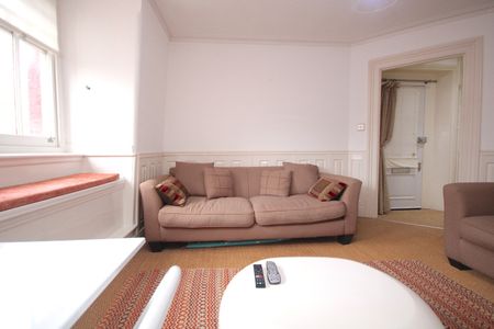 1 Bed Flat, Oxford & Cambridge Mansions, NW1 - Photo 2