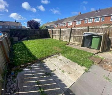 2 bedroom end of terrace house to rent - Photo 3