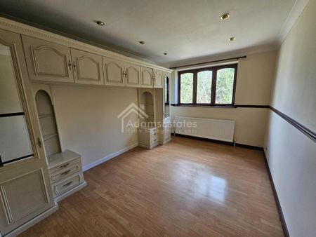 4 bedroom detached house to rent - Photo 4