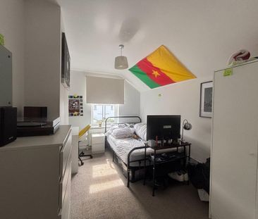 5 bedroom end of terrace house to rent - Photo 3