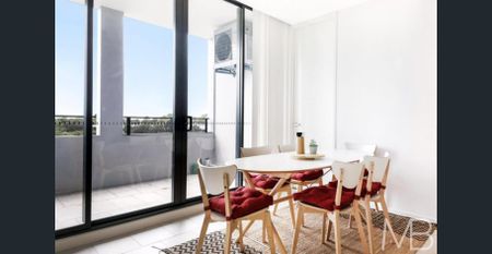 CONTEMPORARY RIVERSIDE RESIDENCE WITH HIGH CEILINGS - Photo 2