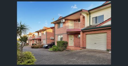 Modern 3-Bedroom Townhouse with Private Entrance & Superb Convenience - Photo 4