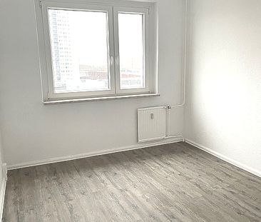 3 Zimmer in der 7 Etage renoviert , mit Aufzug - Photo 3