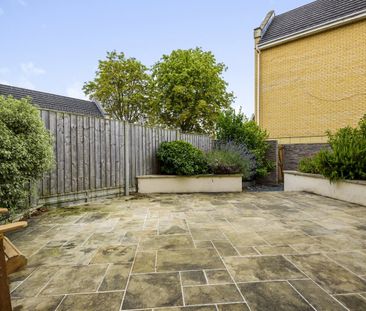 Terraced House to rent - Sparkes Close, Bromley, BR2 - Photo 2