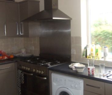 Burnholme Grove, Tang Hall - P1742 - Photo 3