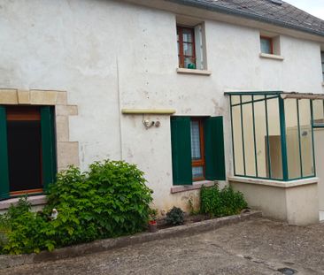 Appartement de plain-pied, en maison rurale, cour commune - Photo 1