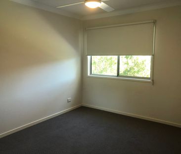 Modern, Centrally Located Townhouse – Available Soon! - Photo 2