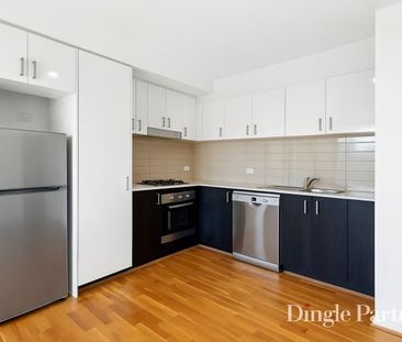 Stylish Modern Apartment in Prime Hughesdale Location - Photo 1