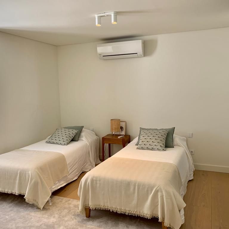 3-Bedroom Apt w/ Parking in Campo Mártires, Lisbon - Photo 1
