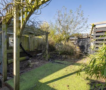 2 bedroom end of terrace house to rent - Photo 5