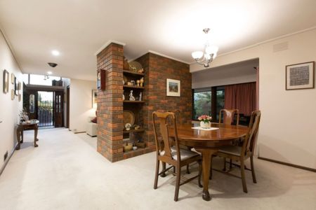 Fabulous Family Living – Three Bedroom Plus Study Home within Mount Waverley Secondary College - Photo 5