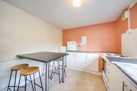 3 bedroom flat to rent - Photo 5