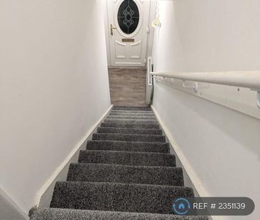 2 bedroom end of terrace house to rent - Photo 2