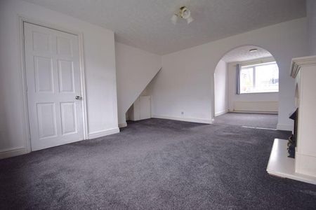 3 bedroom semi-detached house to rent - Photo 2