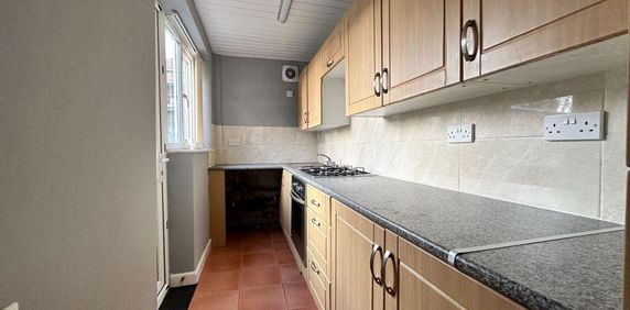 2 bedroom semi-detached house to rent - Photo 2