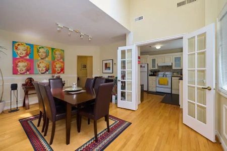 Toronto Furnished Upper Level for Rent – Elegant 2 Bed, 2 Bath with Private Entrance and Air Conditioning - Photo 4