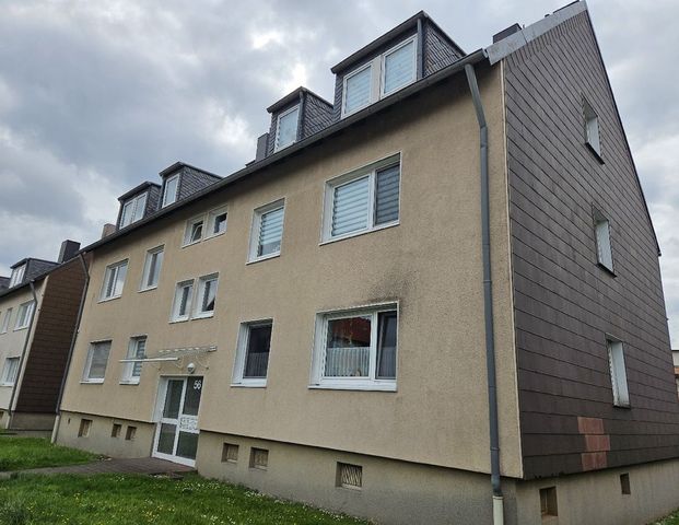 Frisch modernisierte Dachgeschosswohnung mit ca. 62 m² Wohnfläche und 3 Zimmern - Foto 1