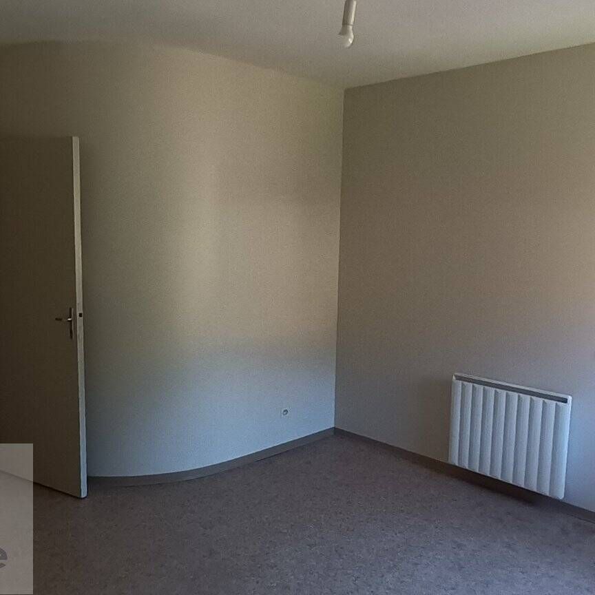 Location appartement 4 pièces 72 m² à Brusque (12360) - Photo 1