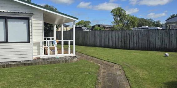 Sunny 3 Bedroom Home - Photo 3